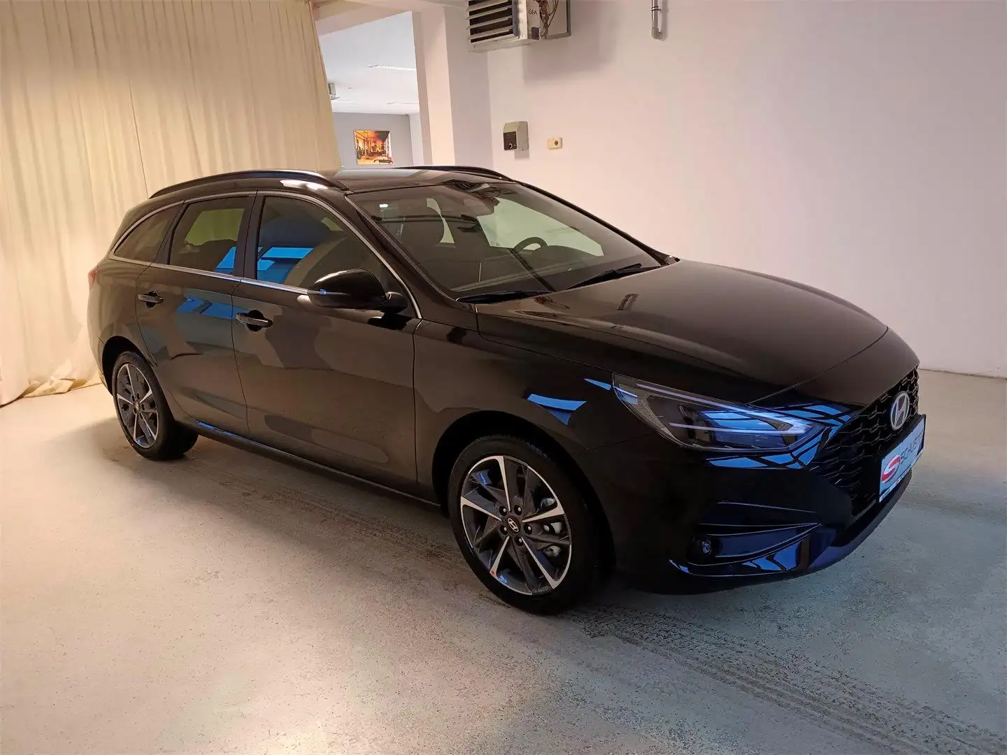 Hyundai i30 Kombi - PD GO Plus 1.5 DPI PP1 OO3 Schwarz - 1