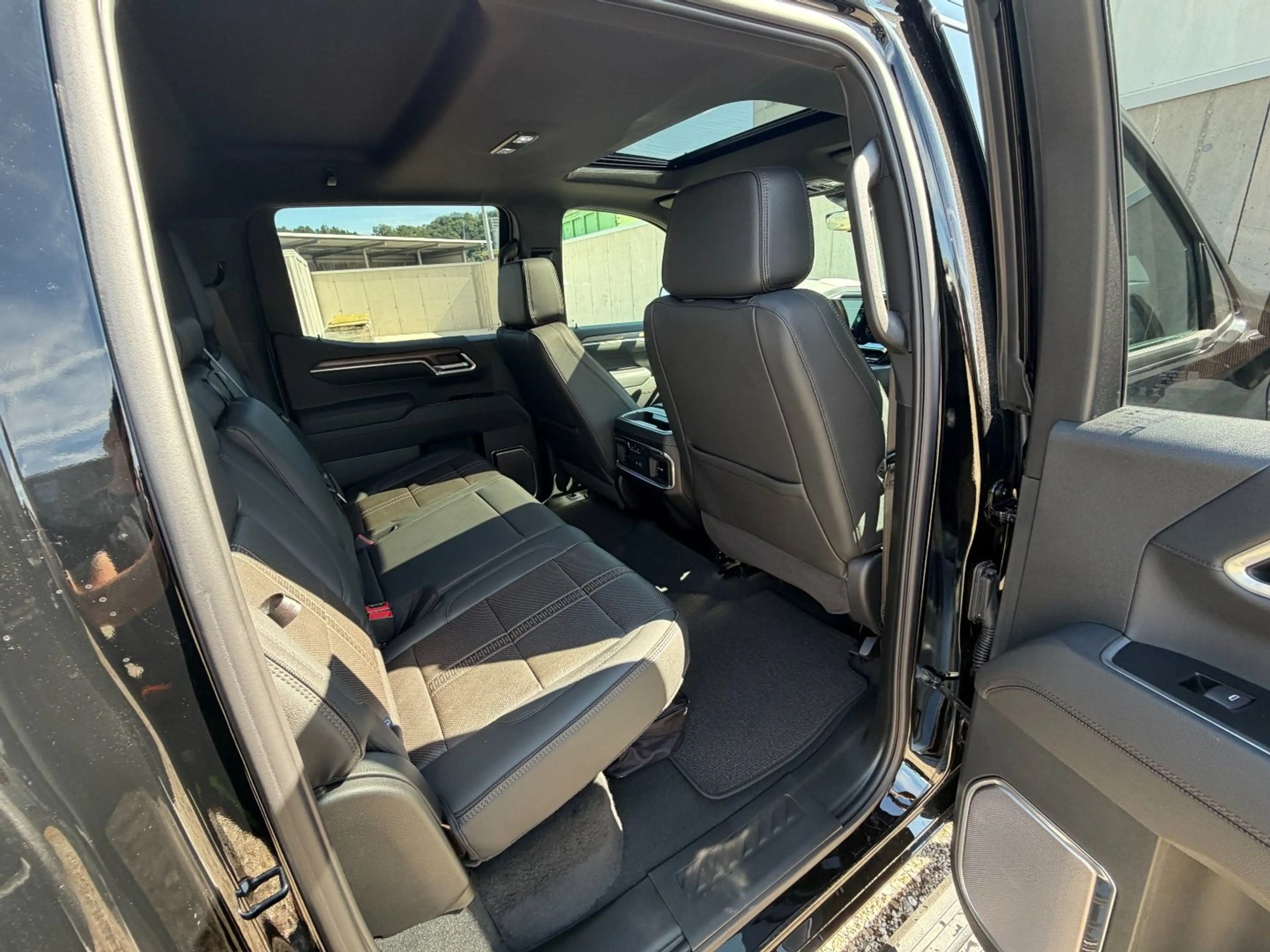Chevrolet Silverado High Country Midnight Black — photo 10