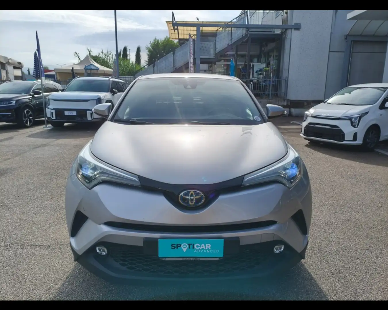 Toyota C-HR 5 Porte 1.8 Hybrid Lounge Argent - 2