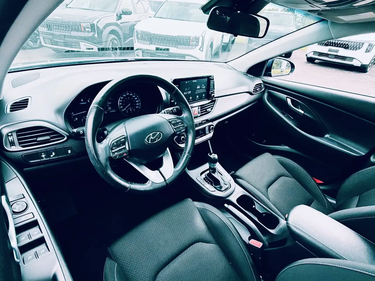 Hyundai ELANTRA photo Hyundai ELANTRA