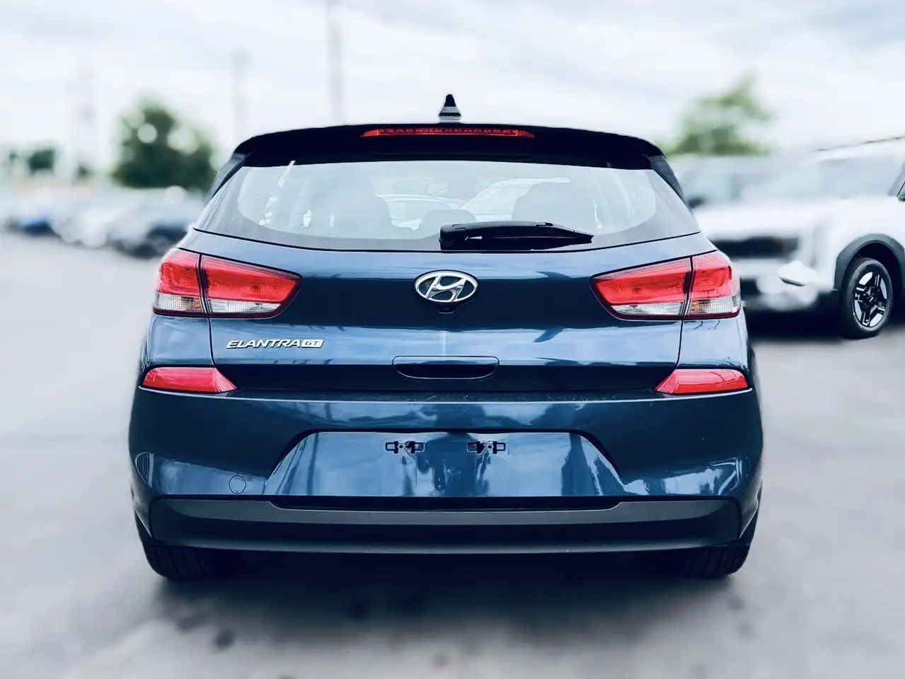 Hyundai ELANTRA photo Hyundai ELANTRA
