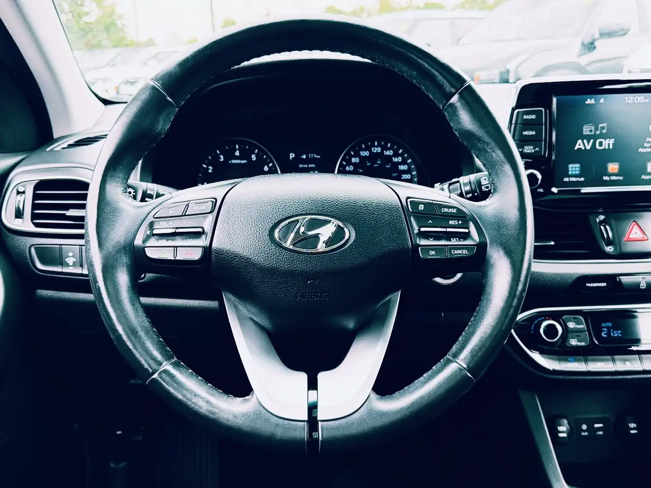 Hyundai ELANTRA photo Hyundai ELANTRA