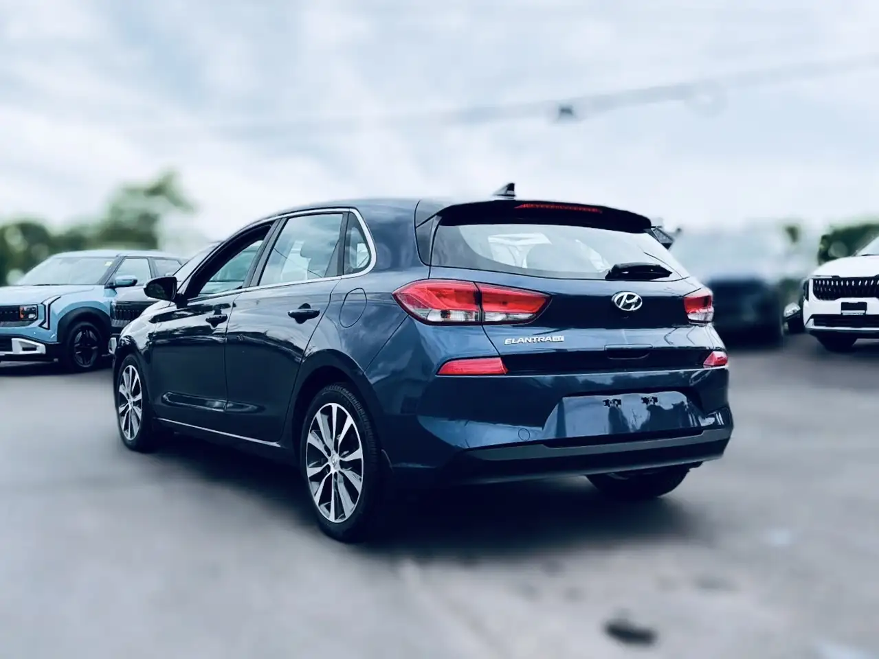 Hyundai ELANTRA photo Hyundai ELANTRA