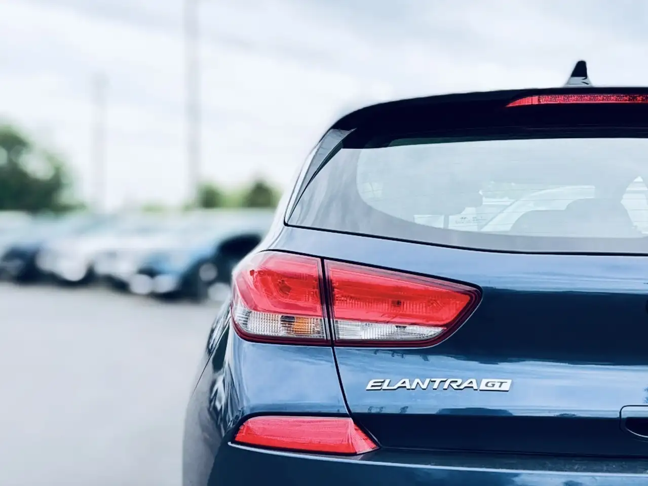 Hyundai ELANTRA photo Hyundai ELANTRA