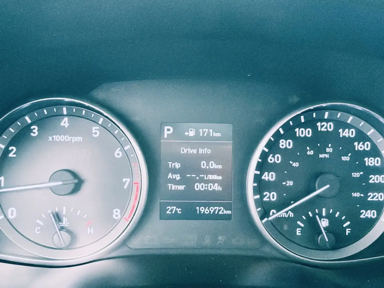 Hyundai ELANTRA photo Hyundai ELANTRA