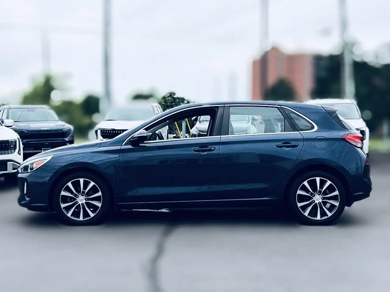 Hyundai ELANTRA photo Hyundai ELANTRA