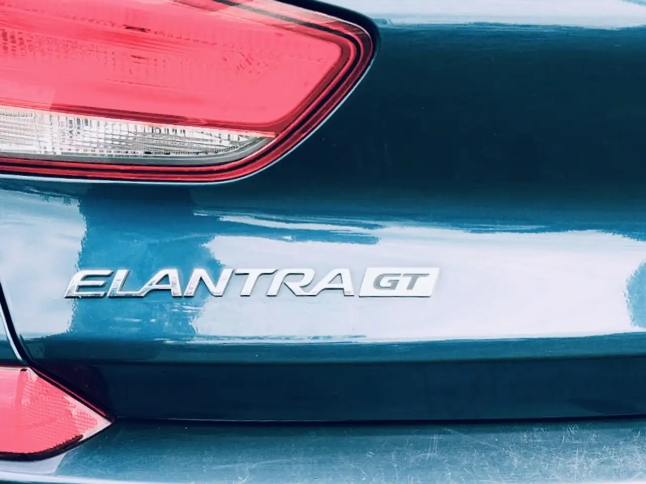 Hyundai ELANTRA photo Hyundai ELANTRA