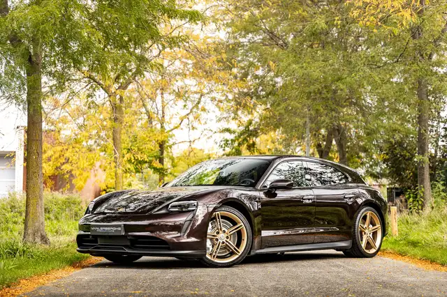 Porsche Taycan view 3