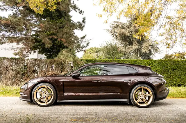 Porsche Taycan view 10