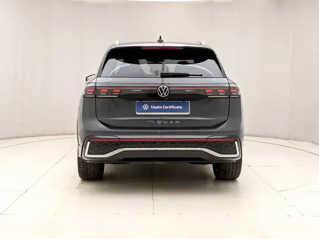 Volkswagen Tiguan view 5