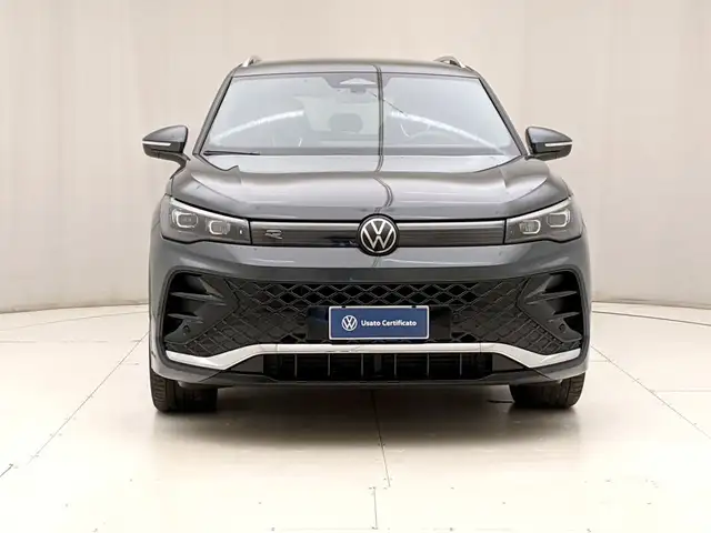 Volkswagen Tiguan view 2
