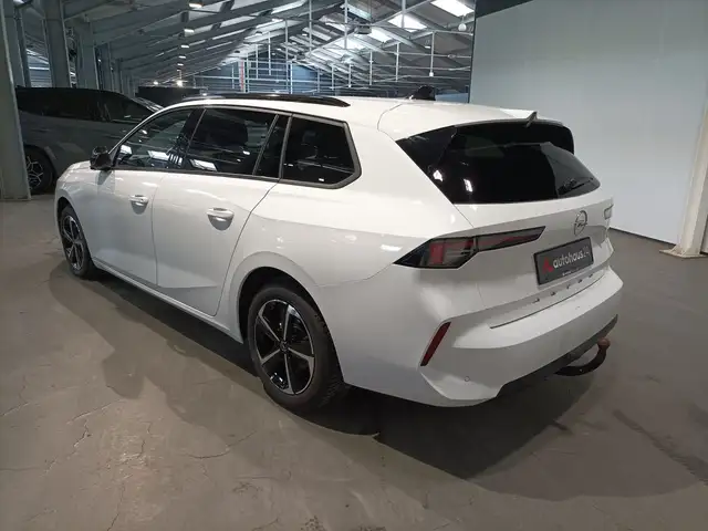 Opel Astra view 4