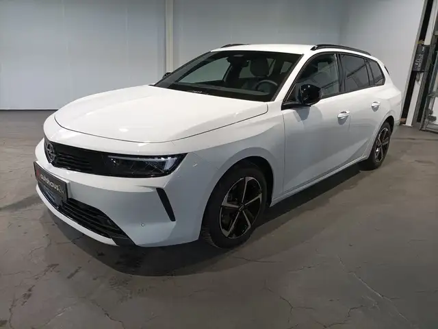 Opel Astra view 3