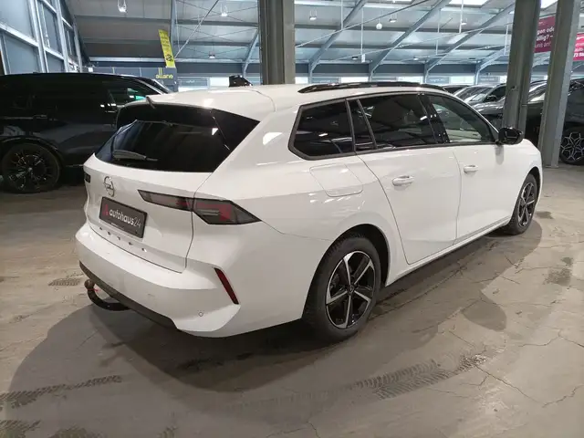 Opel Astra view 5