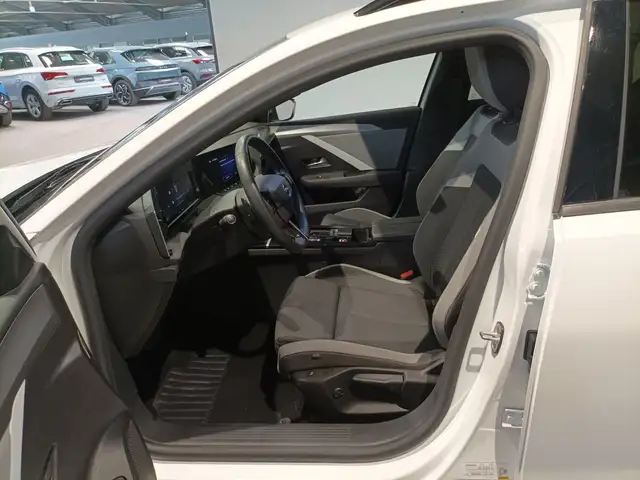 Opel Astra view 8