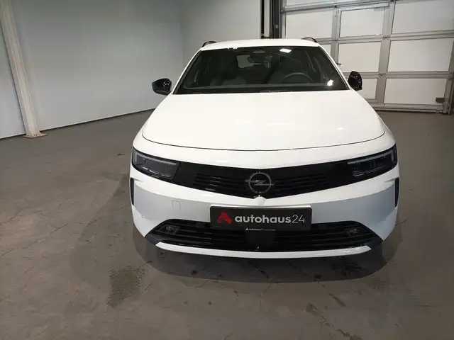Opel Astra view 2