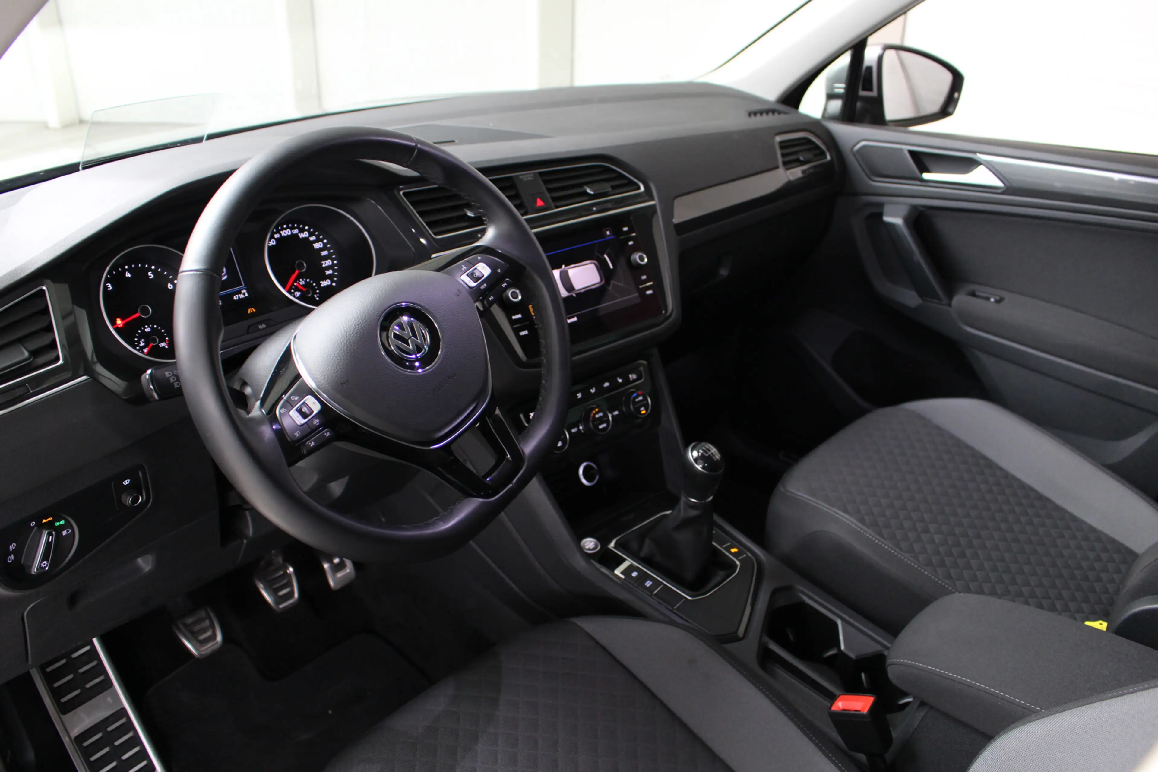 Volkswagen Tiguan 1.5 TSI Comfortline Business Navigatie | Trekhaak — photo 12