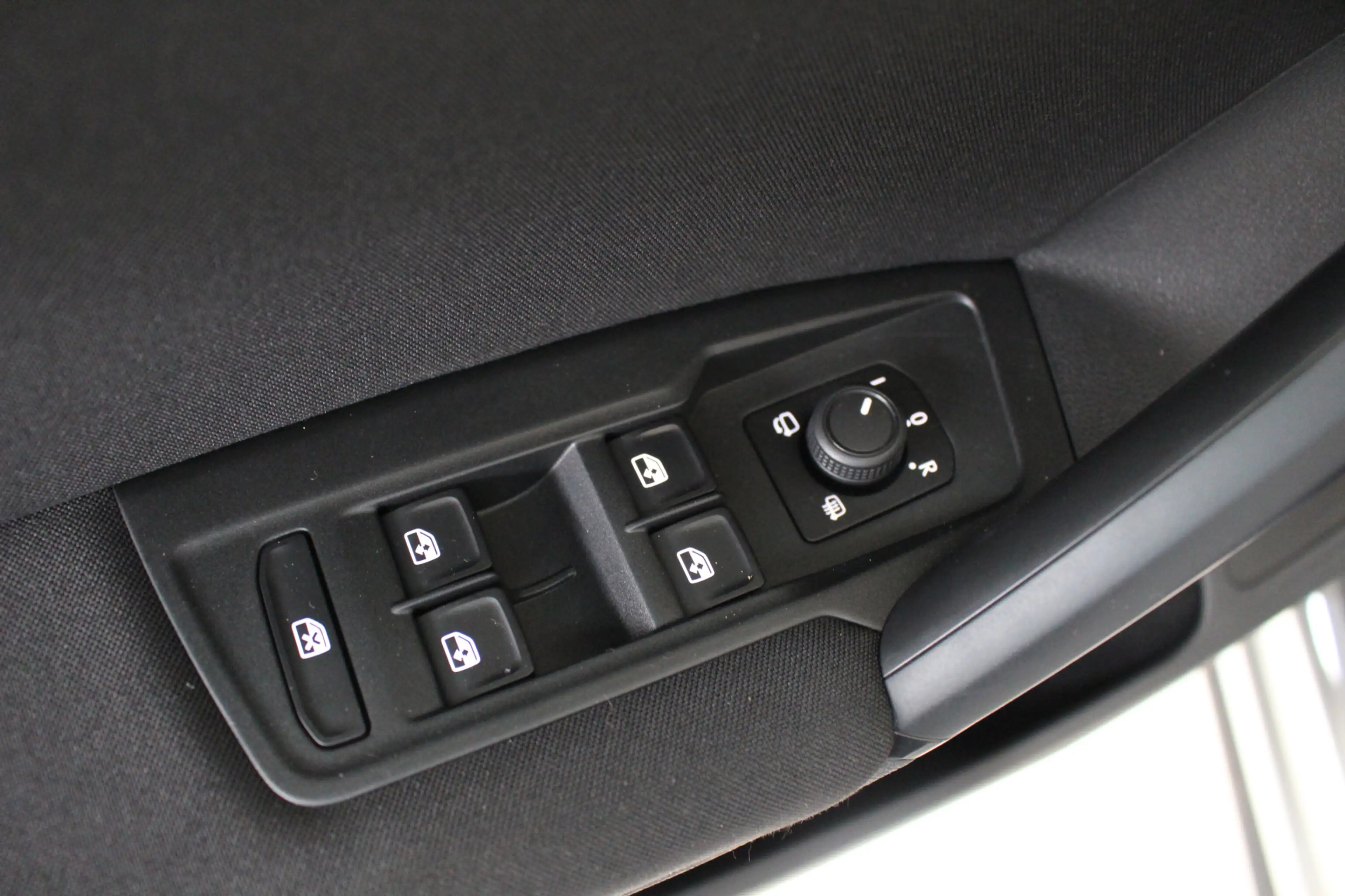 Volkswagen Tiguan 1.5 TSI Comfortline Business Navigatie | Trekhaak — photo 11