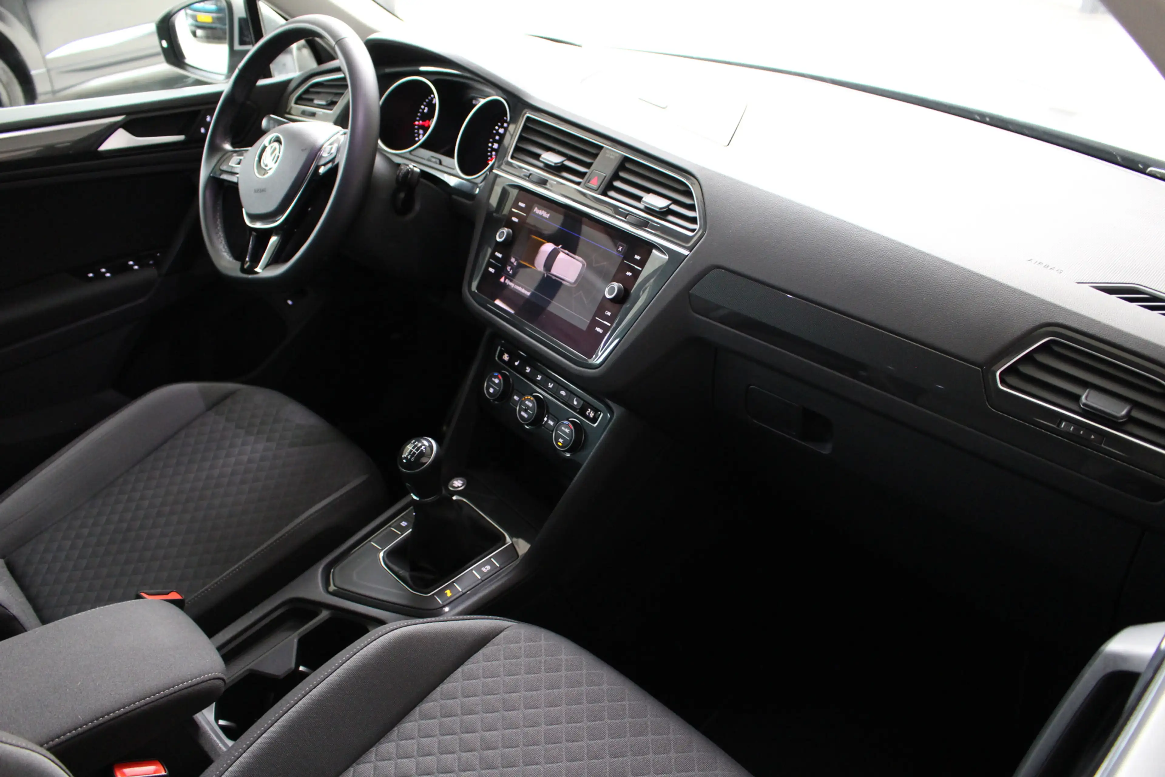 Volkswagen Tiguan 1.5 TSI Comfortline Business Navigatie | Trekhaak — photo 8