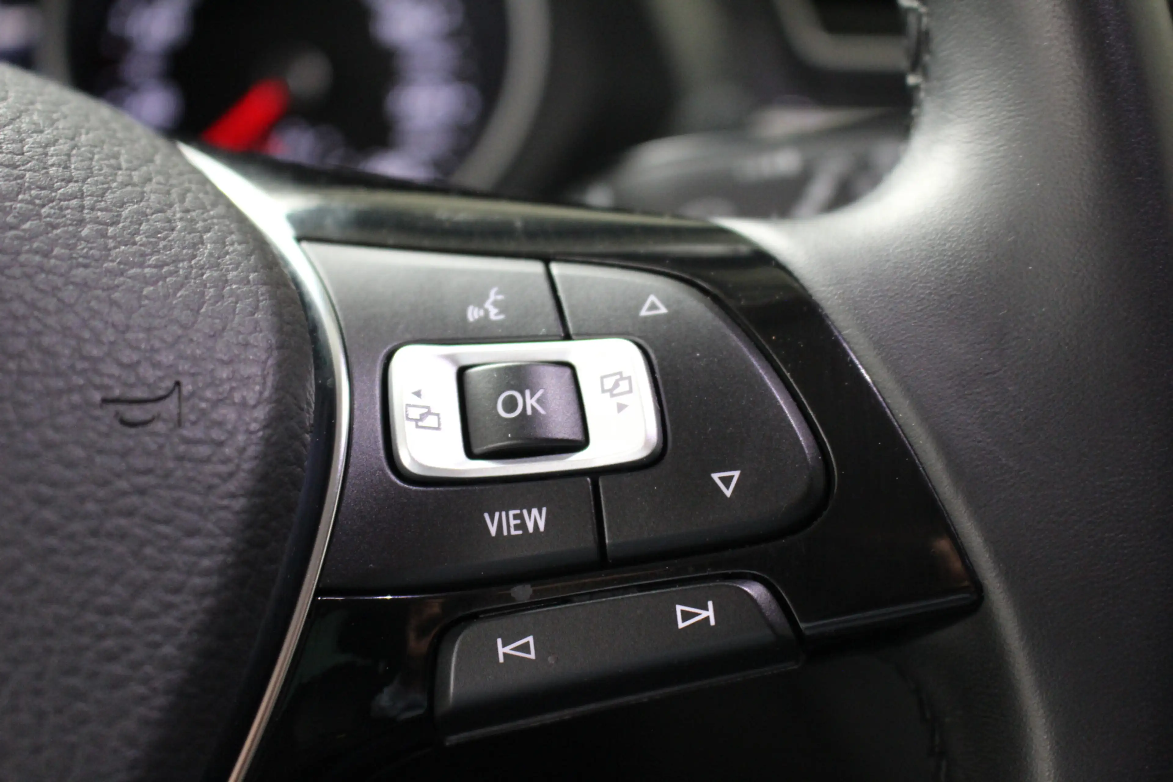 Volkswagen Tiguan 1.5 TSI Comfortline Business Navigatie | Trekhaak — photo 17