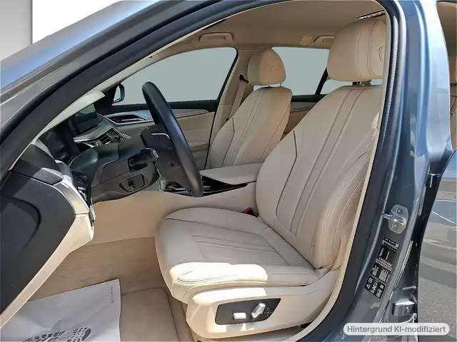 BMW 5 Series view 10