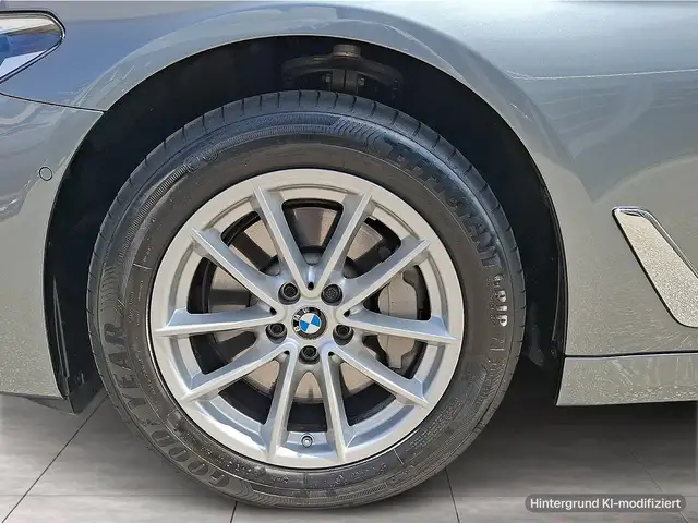 BMW 5 Series view 3