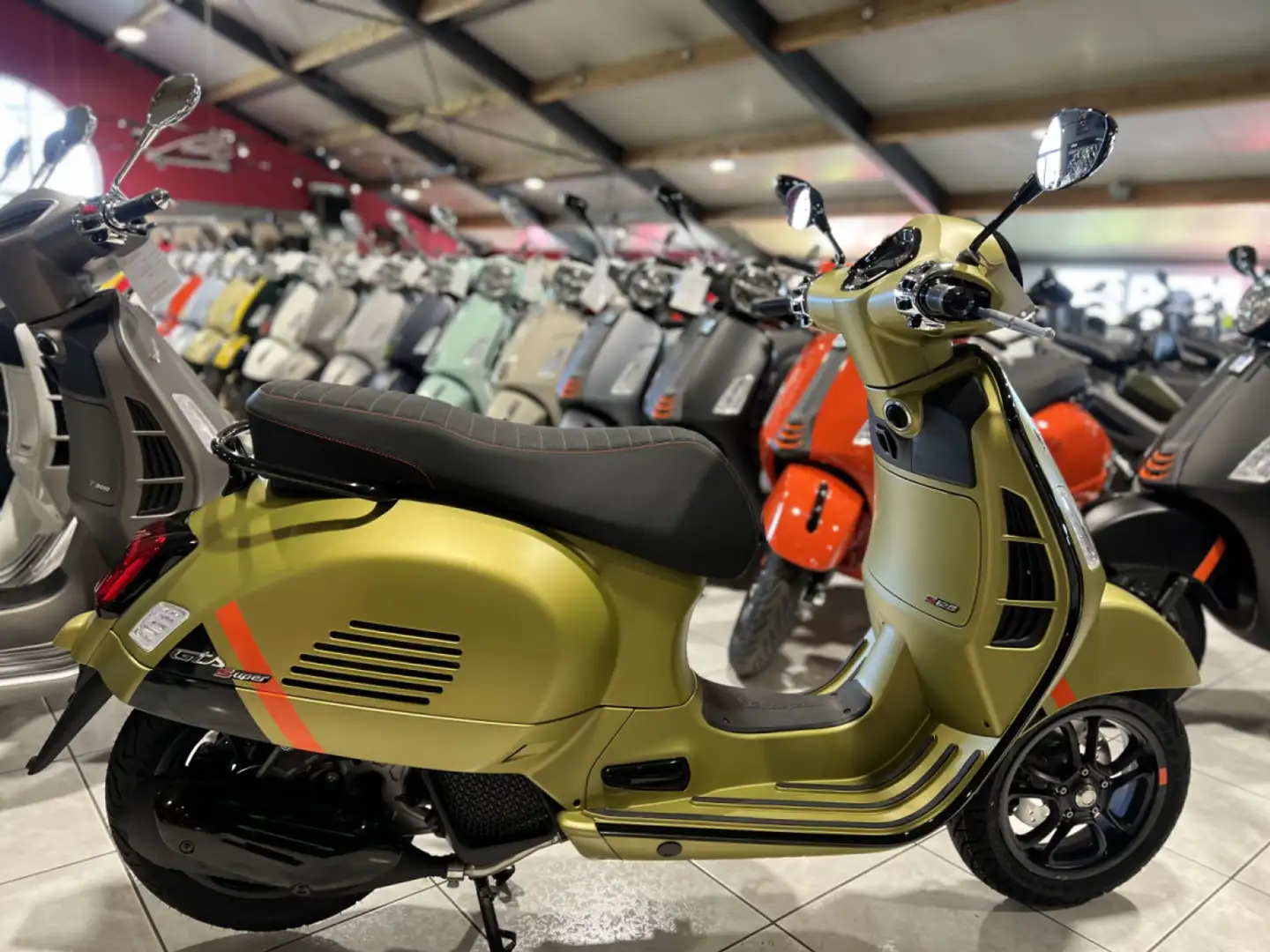 Vespa GTS Super Sport 125 Geel - 1