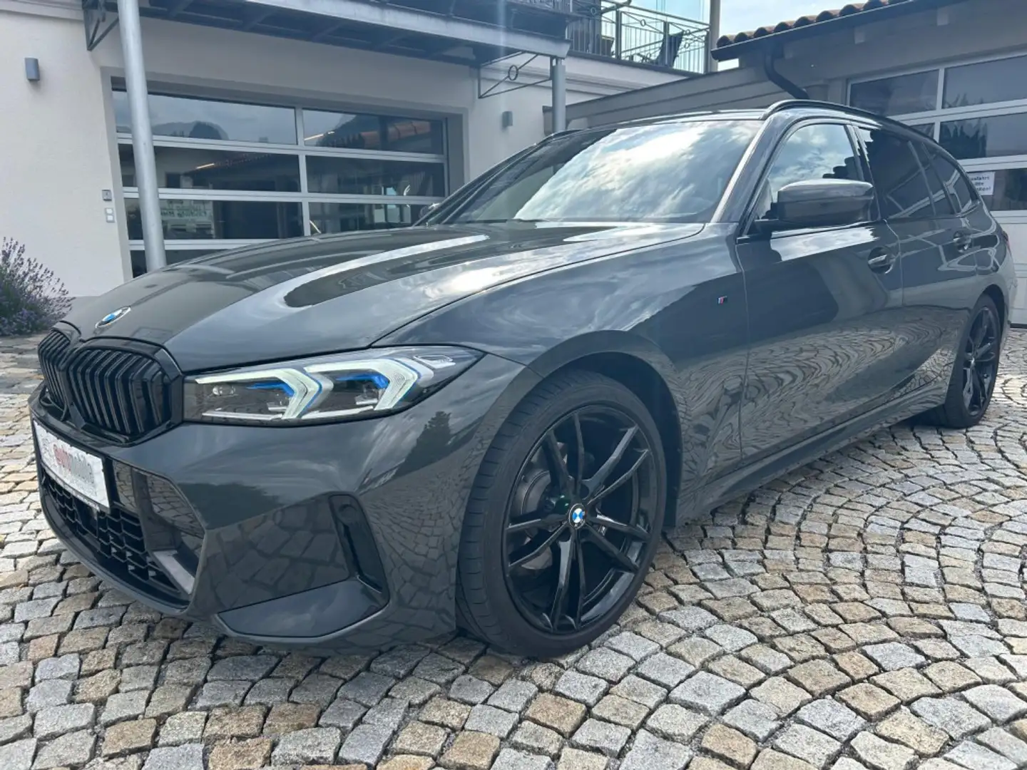 BMW 320 d xDrive M-Sport|AHK|Sthzg|H&K|19|UVP78.880 Grijs - 2