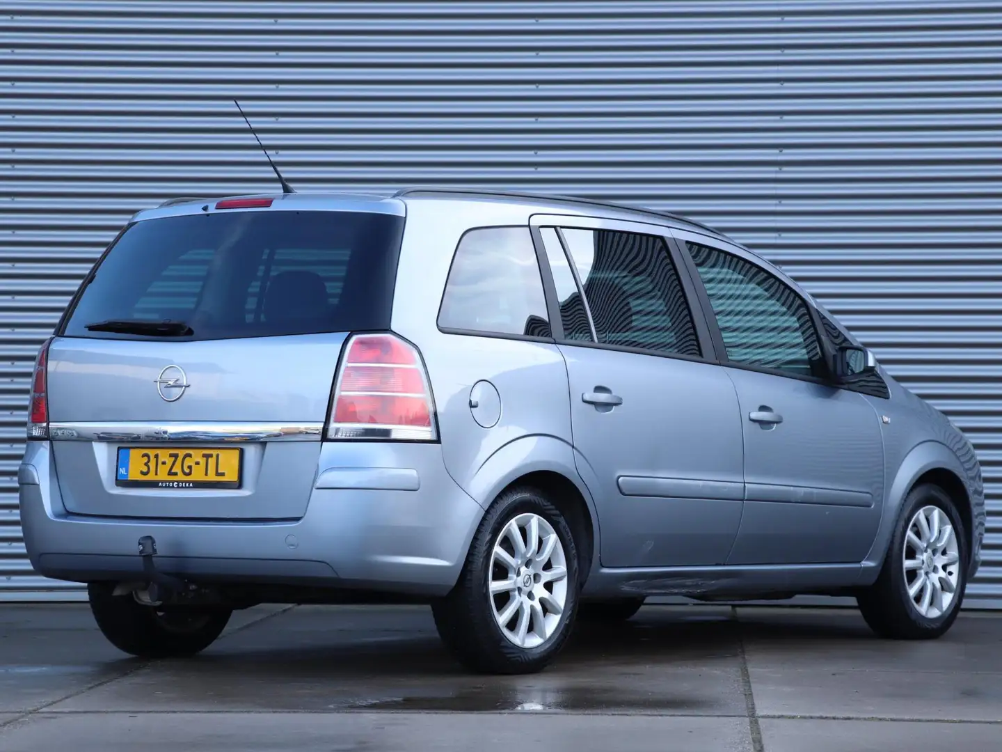 Opel Zafira 1.6 Temptation 7 PERS. *Airco*Trekhaak*Cruisecontr Grau - 2