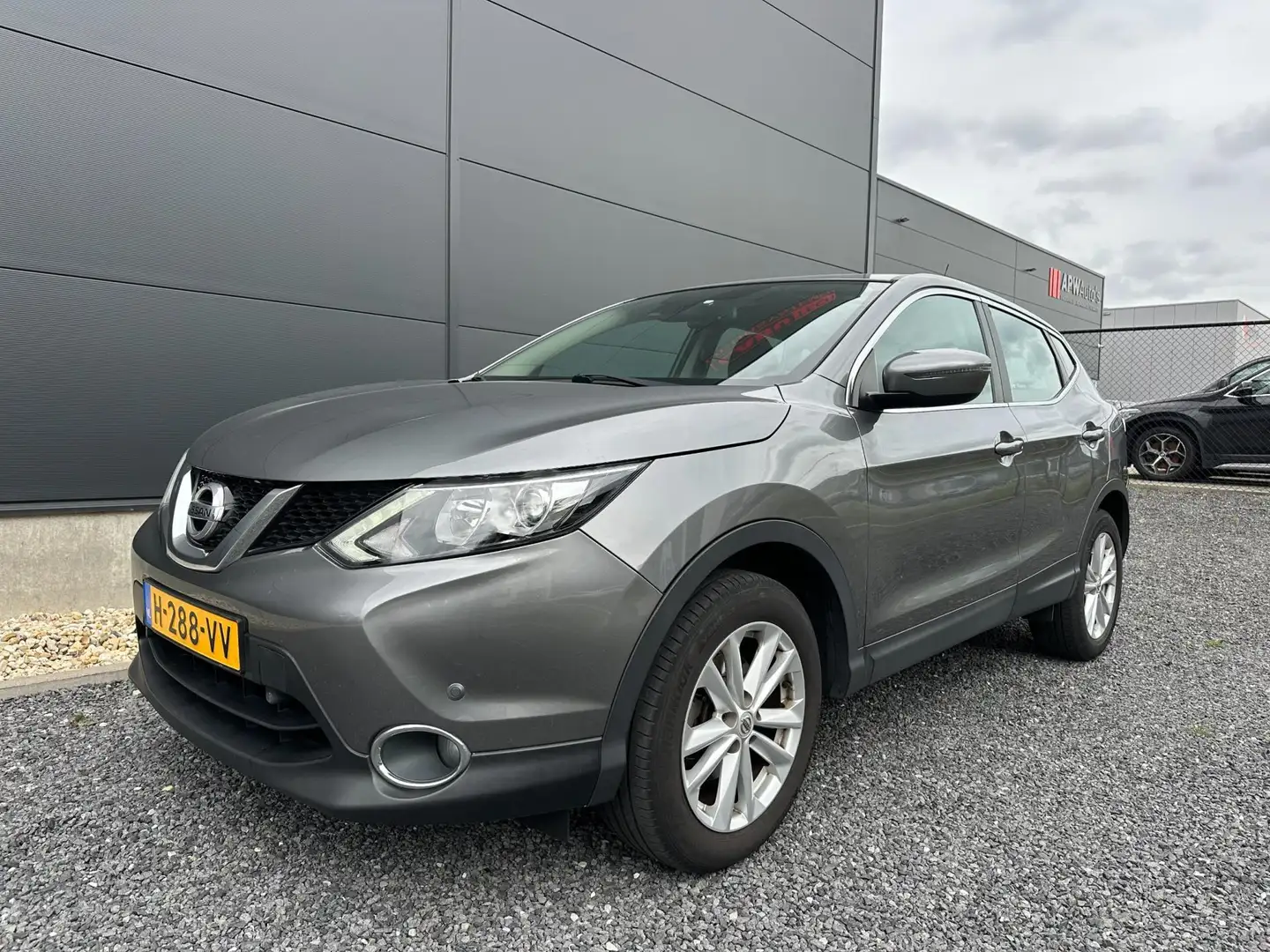 Nissan Qashqai 1.2 Connect Edition Clima | Navi | Trekhaak Grijs - 2