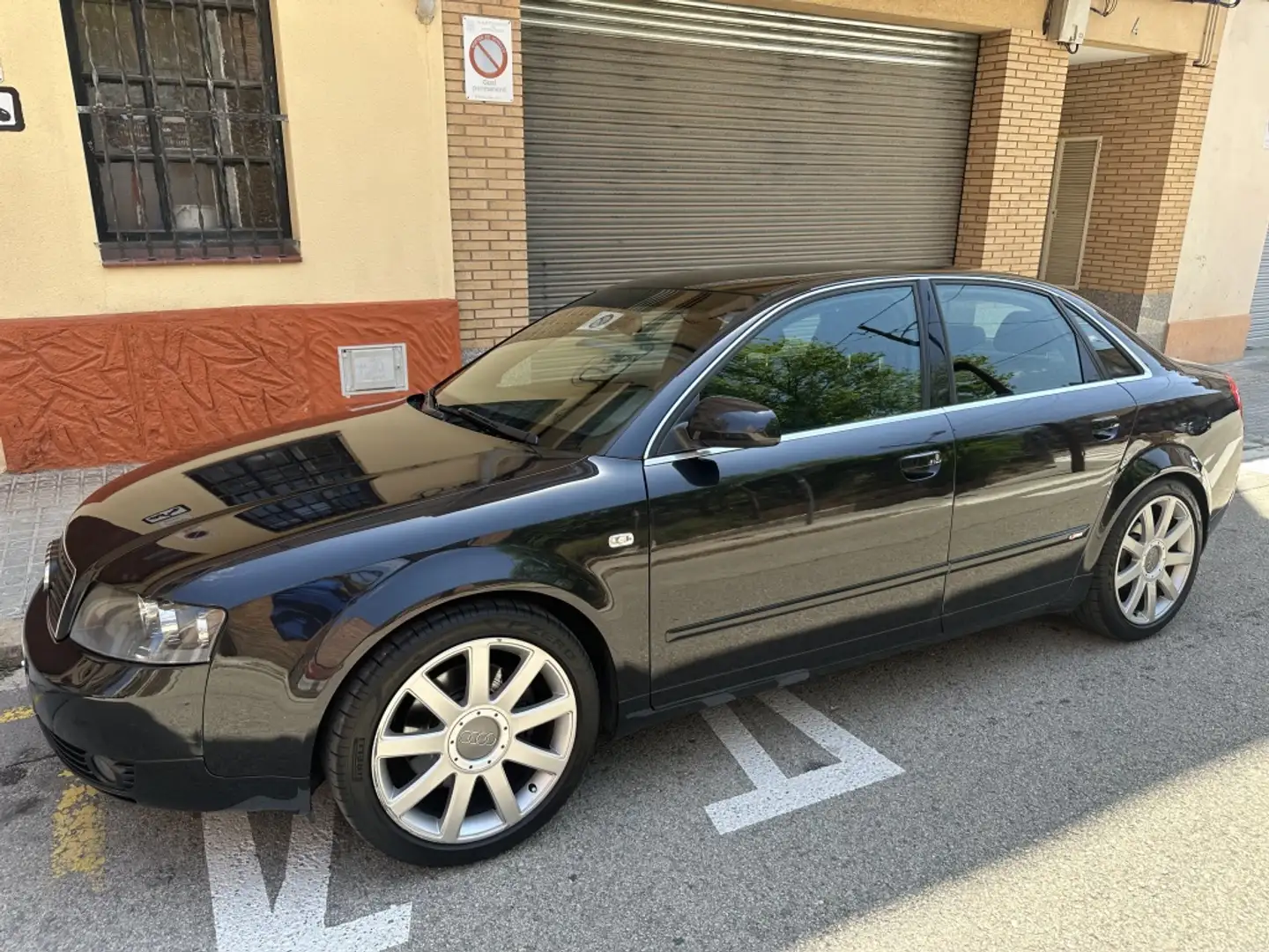 Audi A4 1.8T quattro 190 Schwarz - 1