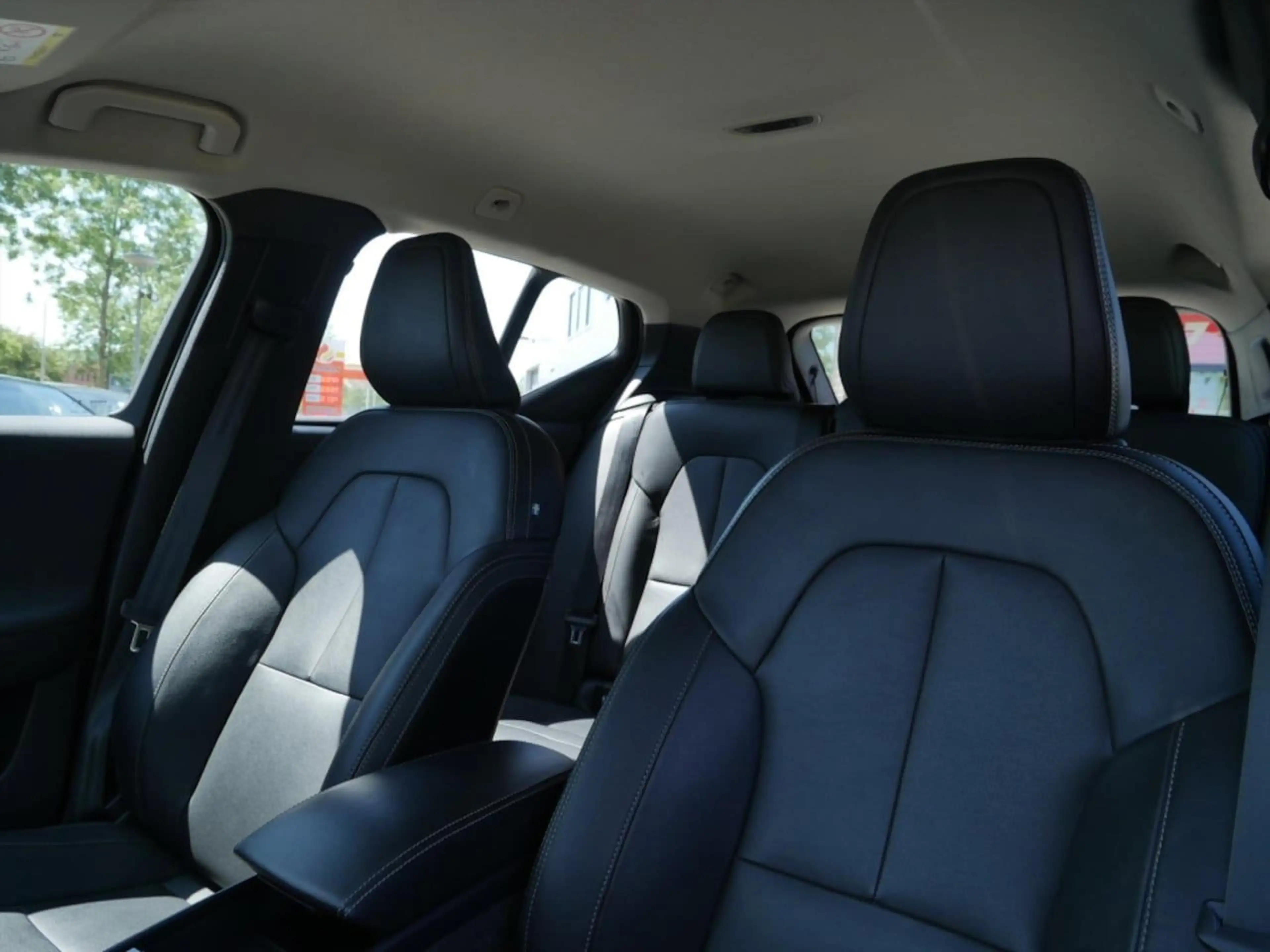 Volvo XC40 1.5 T5 Recharge Business Pro — photo 8