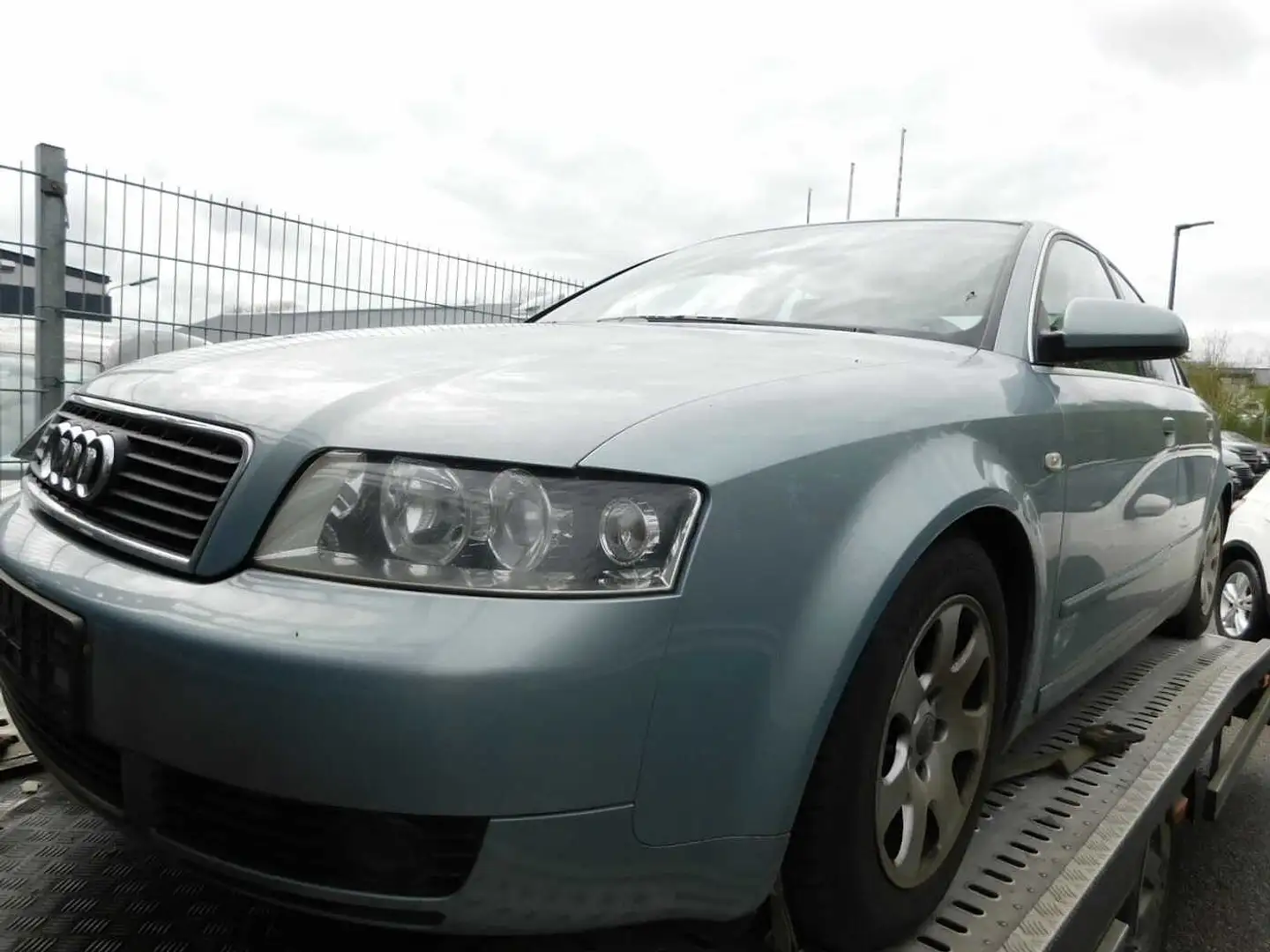 Audi A4 2.0 Blau - 1