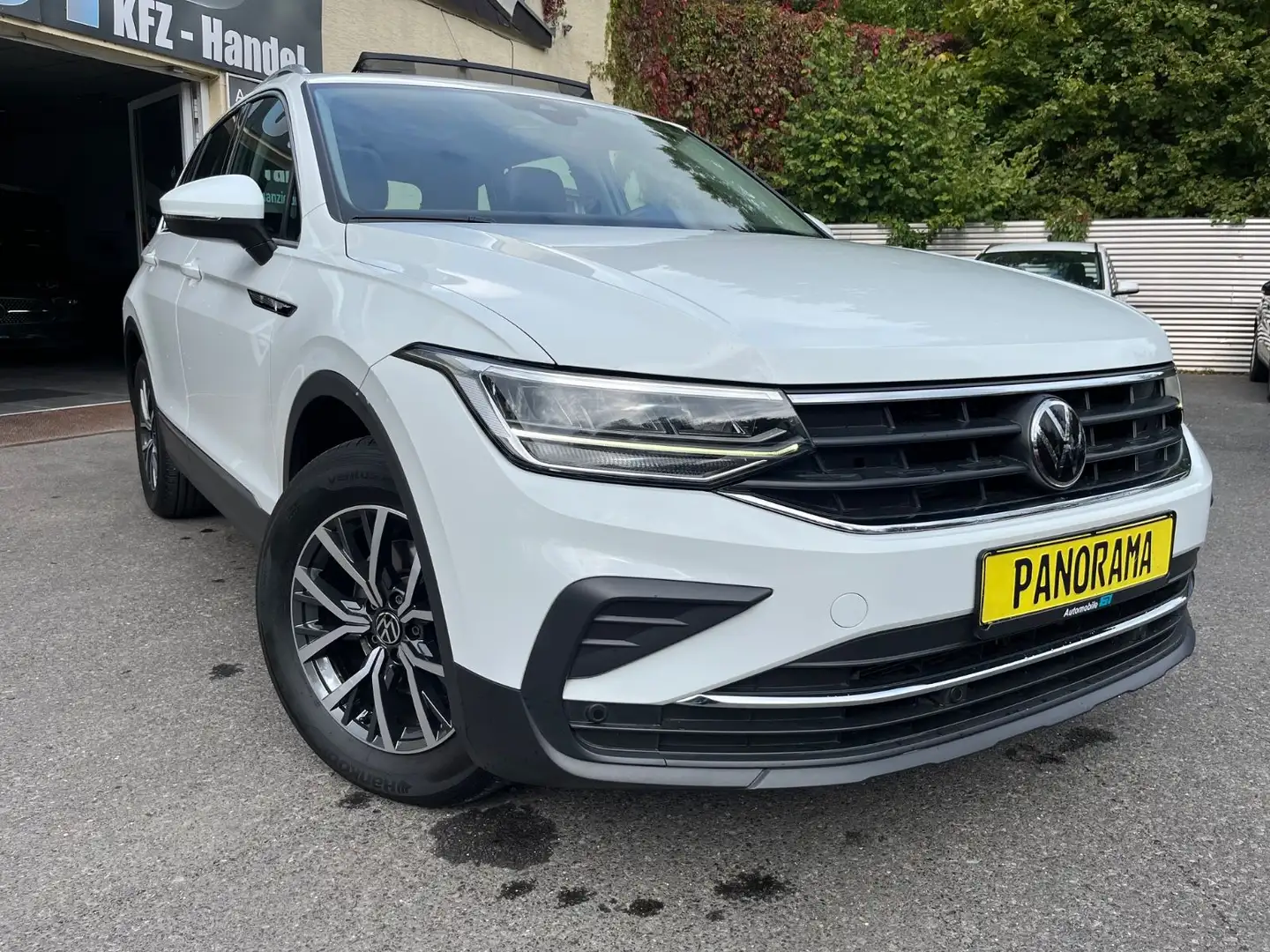 Volkswagen Tiguan Life DSG 2,0 TDI 150 PS *PANORAMA*LEDER* Weiß - 1