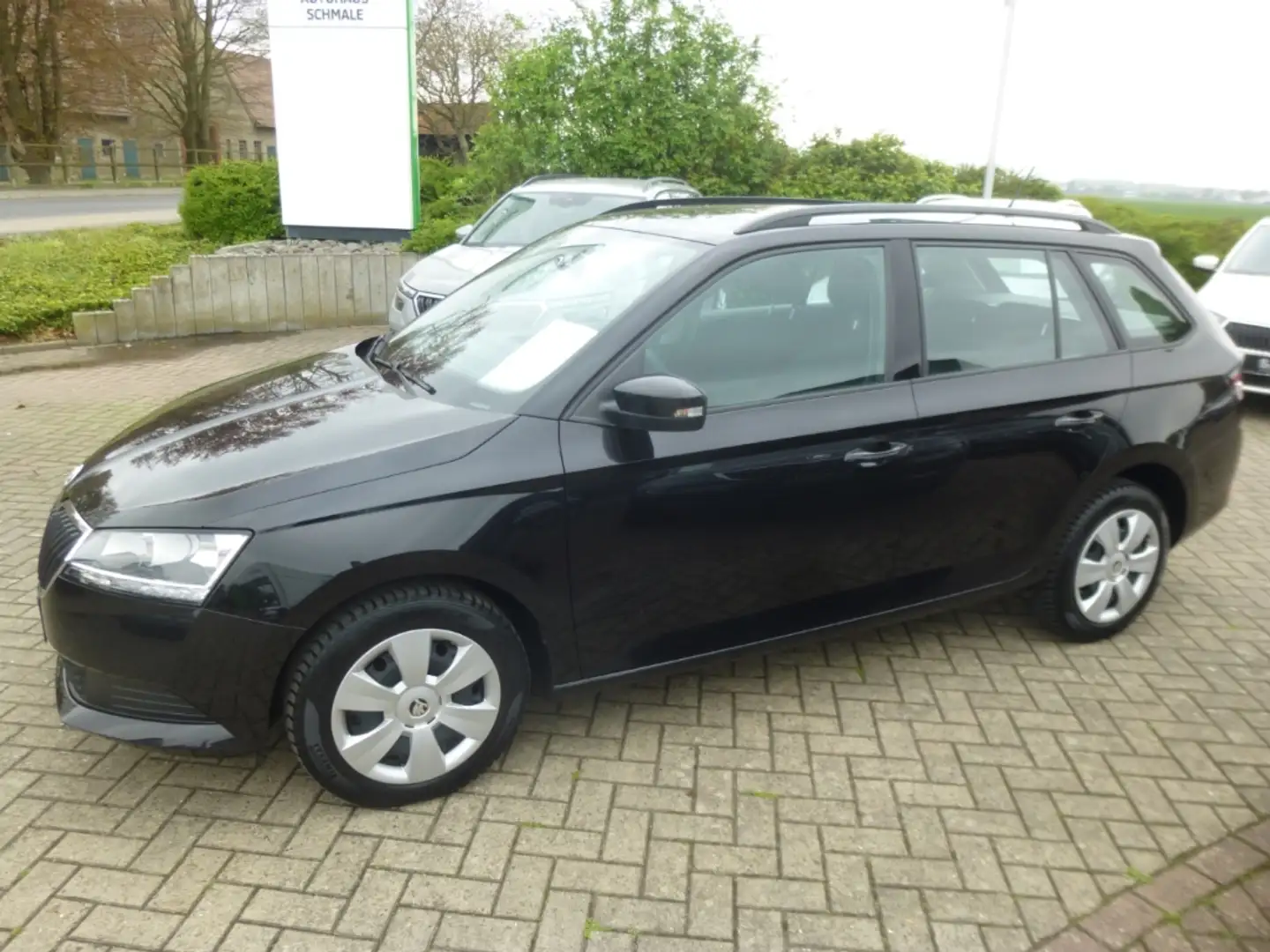 Skoda Fabia Combi Cool Plus 1.0 MPI Zwart - 2