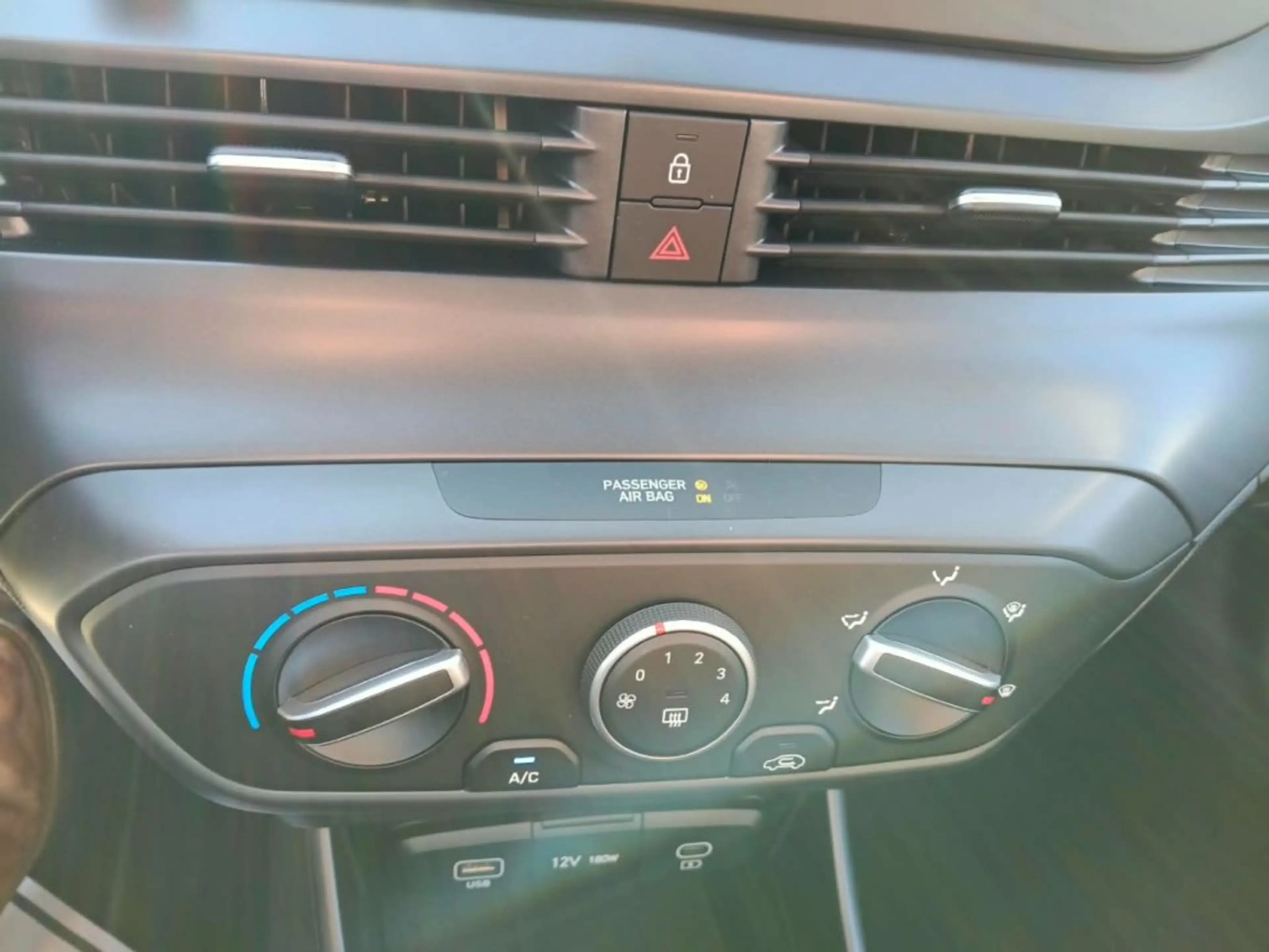 Hyundai i20 IHyundai i20 GO Plus Sondermodell  AUTOMATIK, Navi, Kamera — photo 14