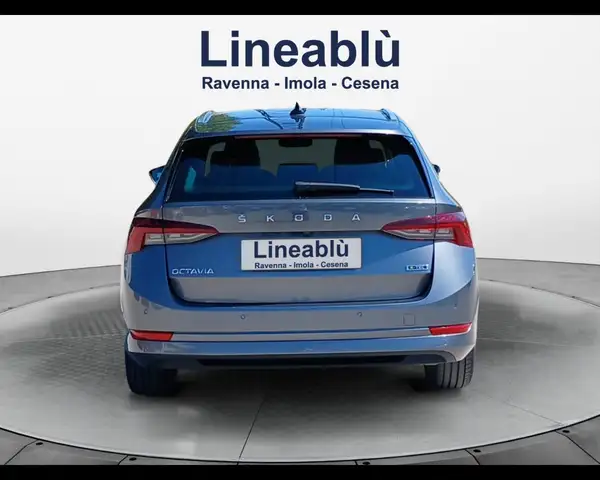 Skoda Octavia view 4