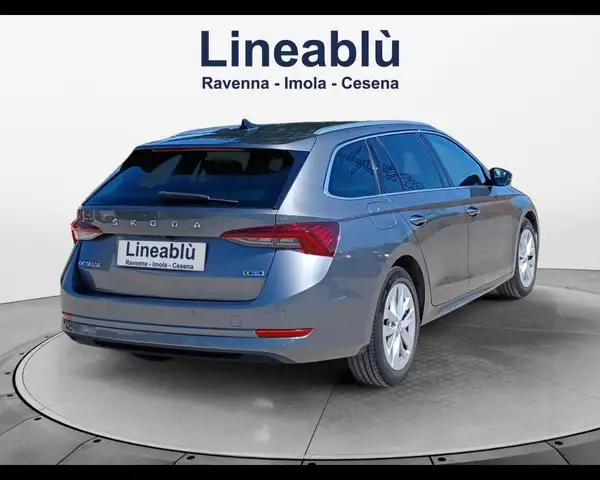 Skoda Octavia view 5