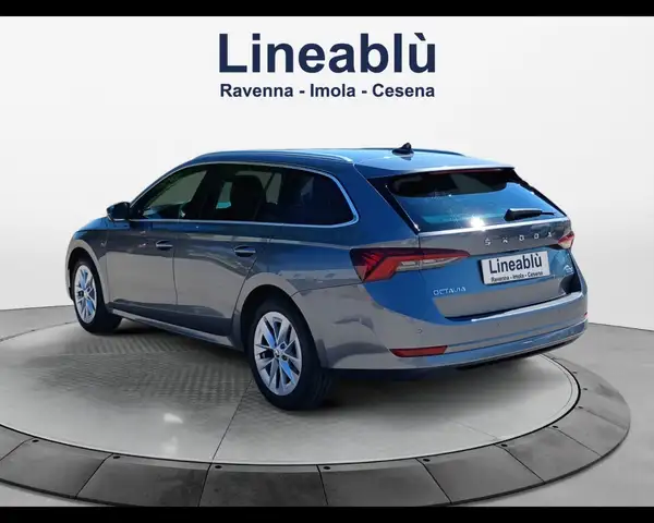 Skoda Octavia view 3