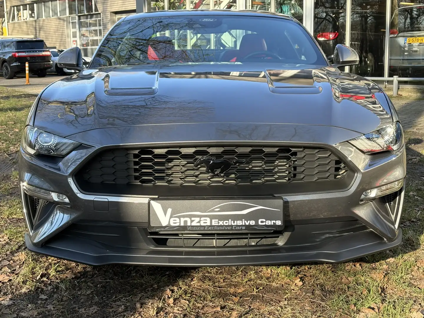 Ford Mustang Fastback 2.3 EcoBoost Premium Performance Grau - 2
