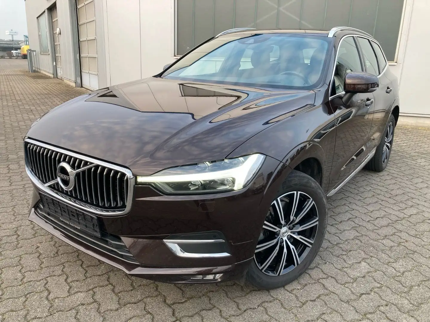 Volvo XC60 B5 Inscription AWD (Diesel) Braun - 1