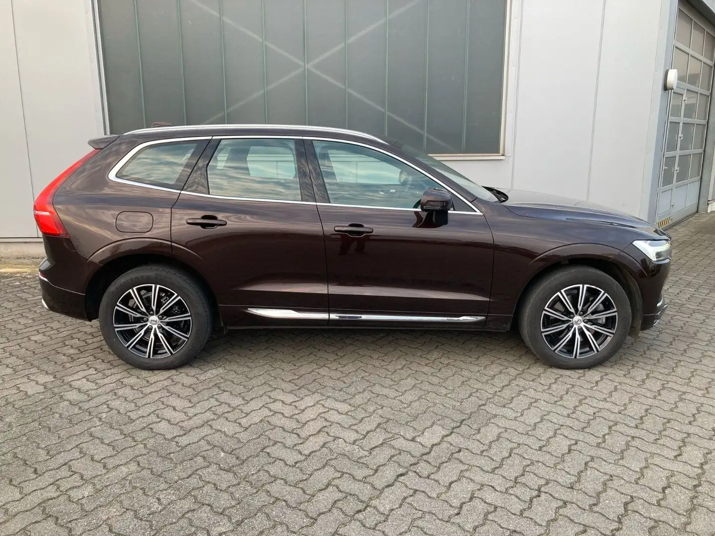 Volvo XC60 B5 Inscription AWD (Diesel) Braun - 2