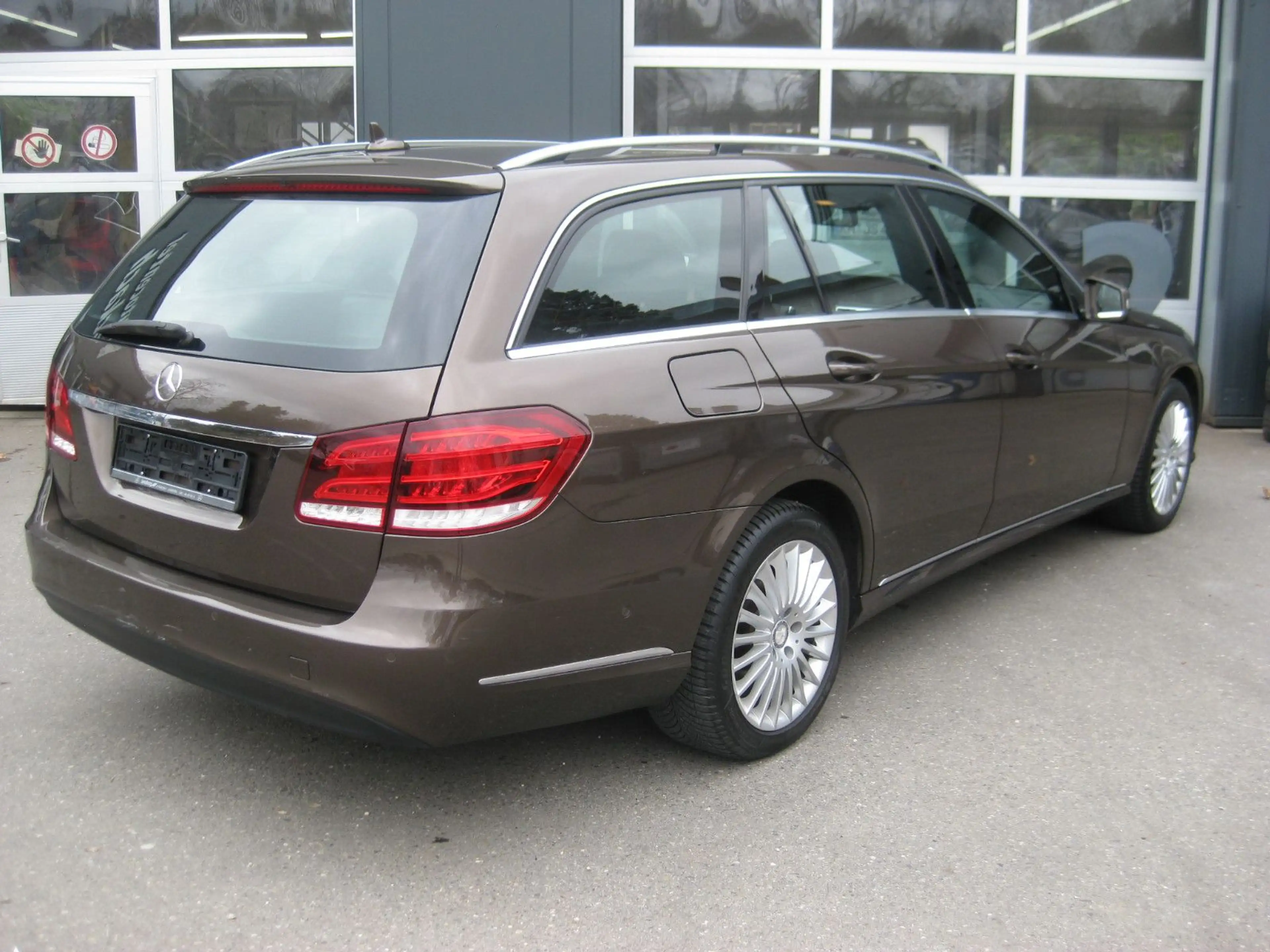 Mercedes-Benz E 350 E T-Modell E 350 CGI BlueEfficiency — photo 4