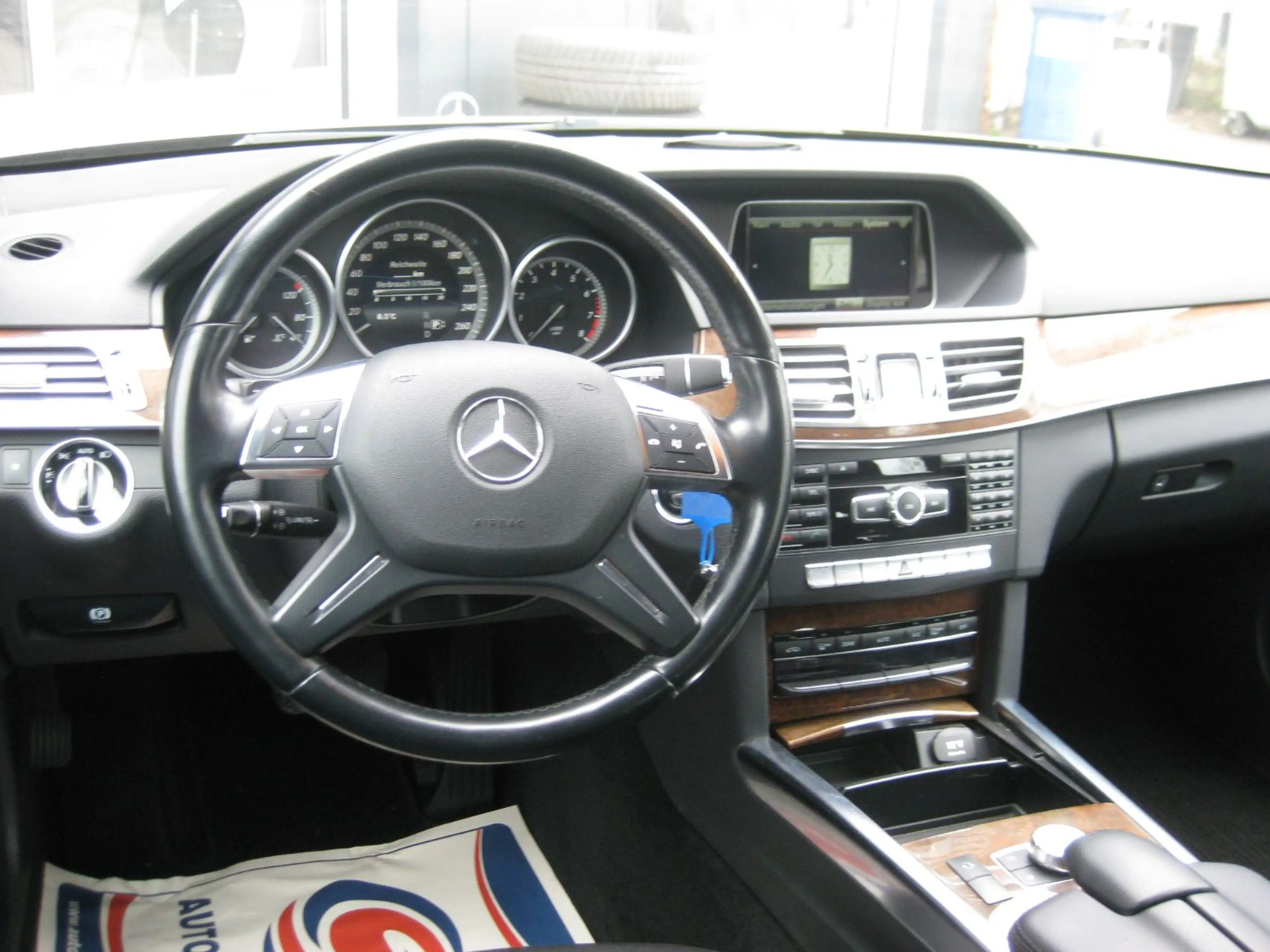 Mercedes-Benz E 350 E T-Modell E 350 CGI BlueEfficiency — photo 10