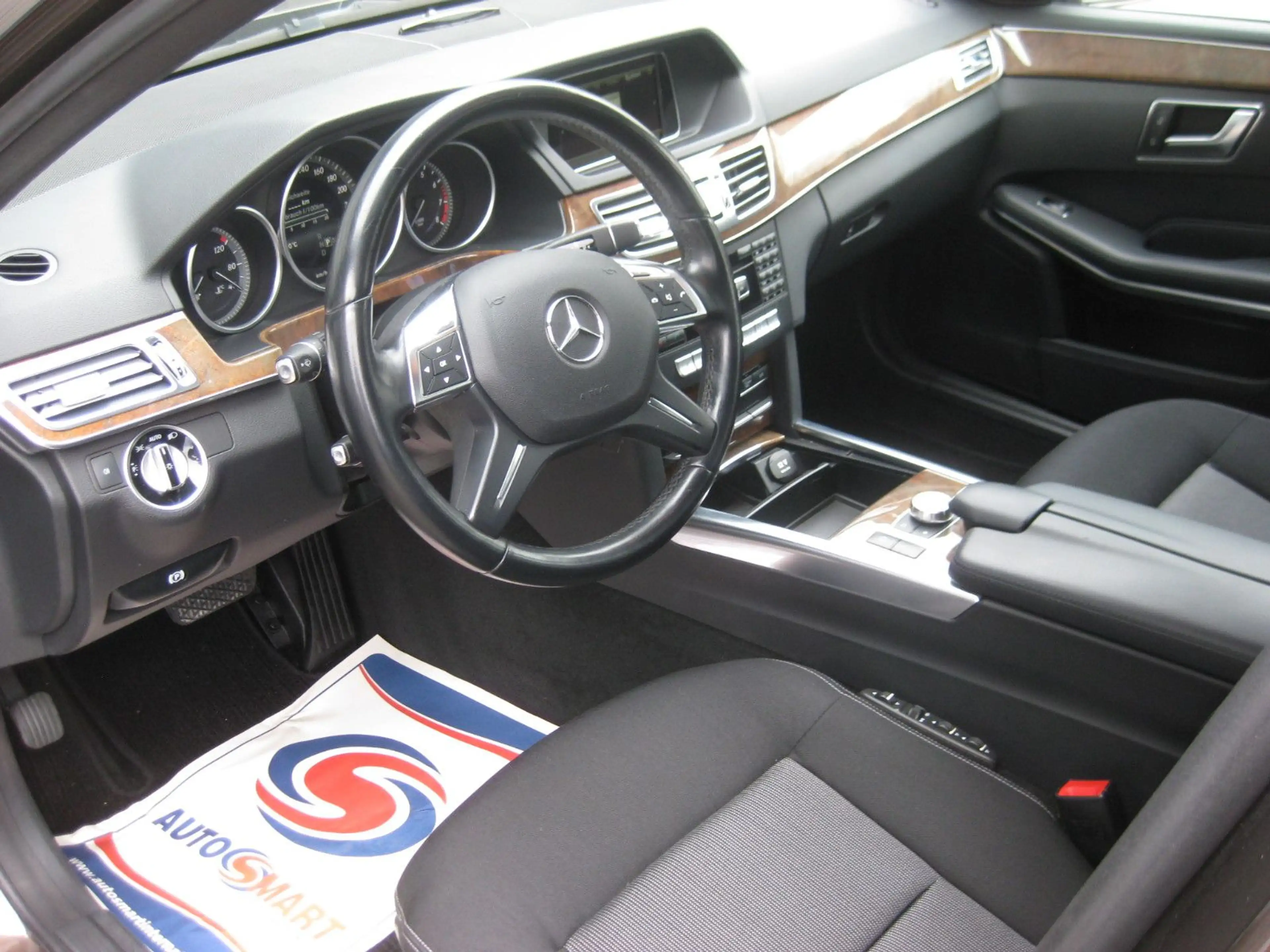 Mercedes-Benz E 350 E T-Modell E 350 CGI BlueEfficiency — photo 7