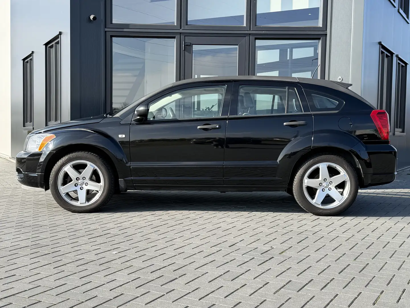 Dodge Caliber 1.8 SXT Airco | Cruise | Navi | Nwe APK | Org NL Schwarz - 2
