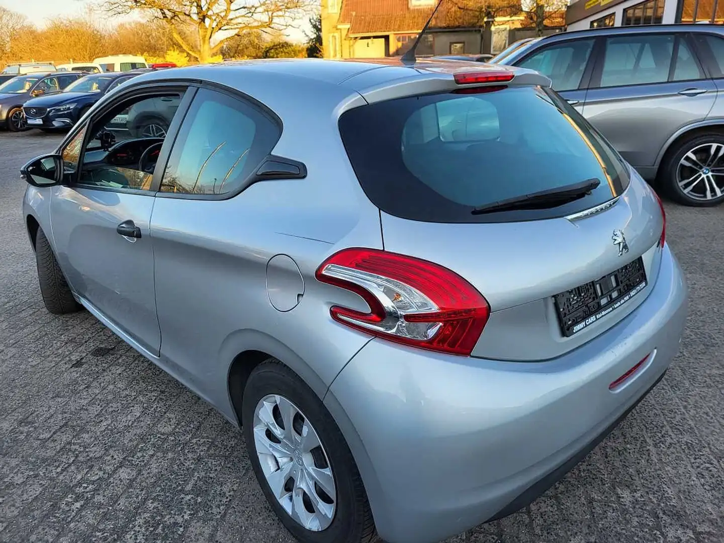 Peugeot 208 3-Türer 68 VTI Access Silber - 2
