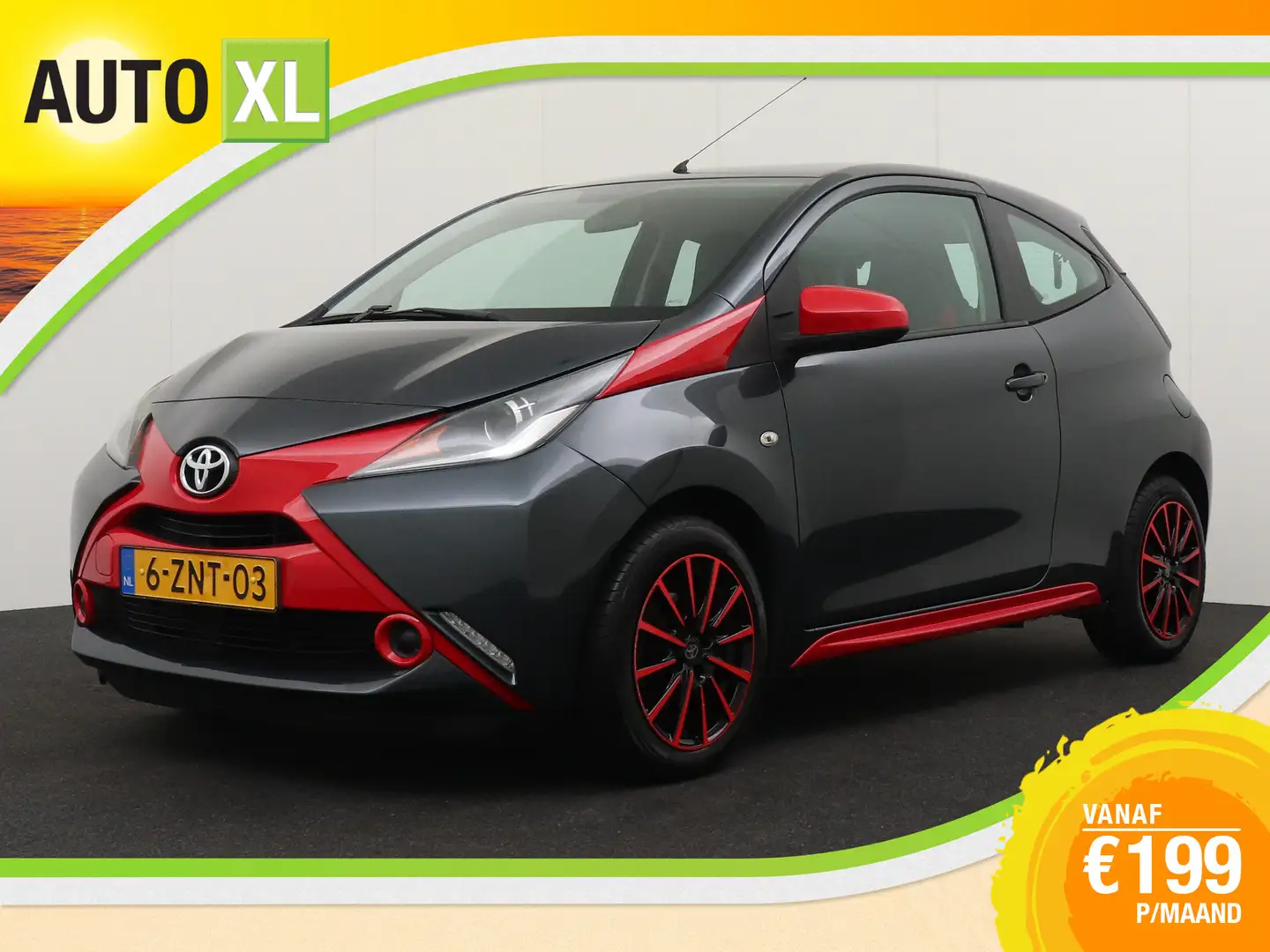 Toyota Aygo 1.0 Aut. VVT-i x-play Sport-Pakket Lederen-Stoelen Grijs - 1