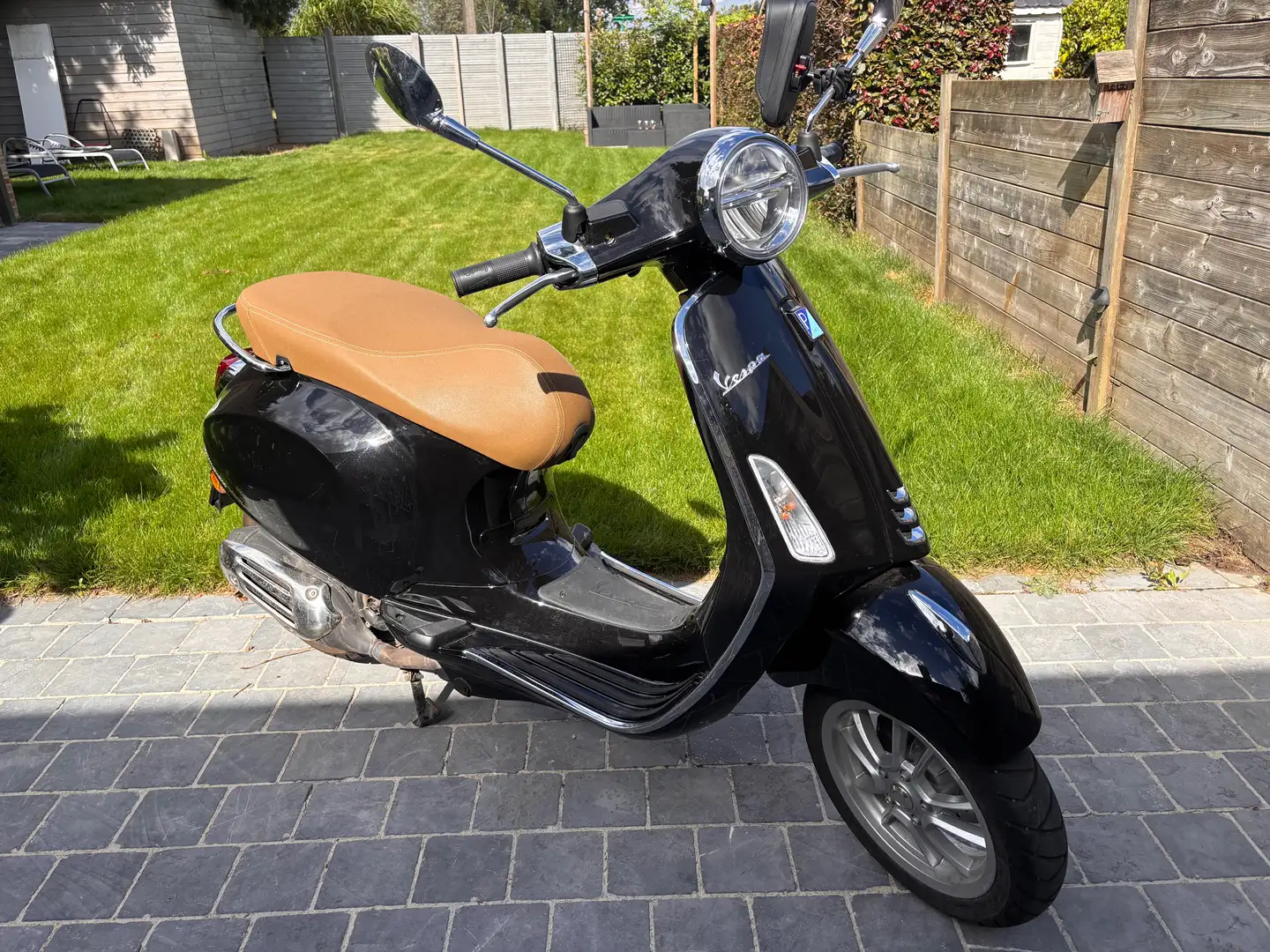Vespa Primavera 50 Zwart - 2