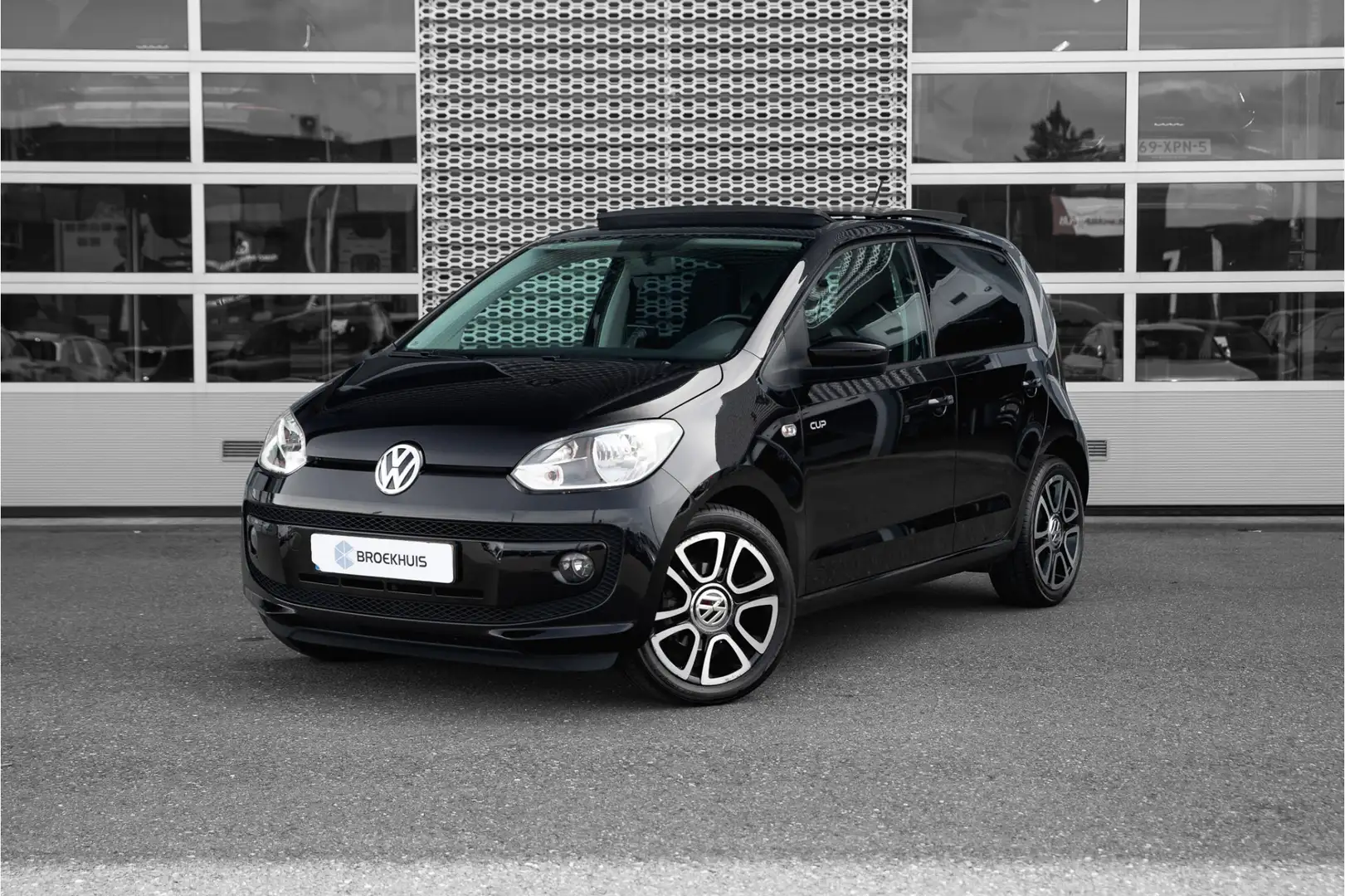 Volkswagen up! 1.0 groove up! BlueMotion | Panoramadak | Airco | Zwart - 1